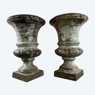 Coppia di vasi antichi in ghisa medicea, datati 1864, XIX secolo