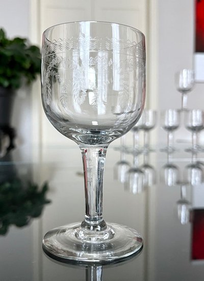 Service De Verres Soufflés Décorés d'Une Frise Gravée - XIXe Siècle