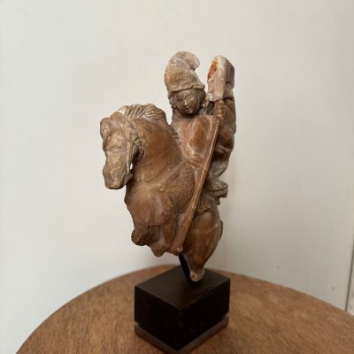 Scultura in alabastro di San Giorgio che uccide il drago, XVII secolo