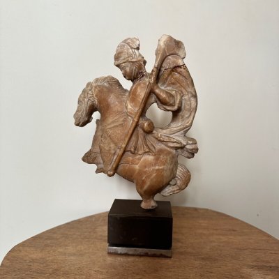 Scultura in alabastro di San Giorgio che uccide il drago, XVII secolo