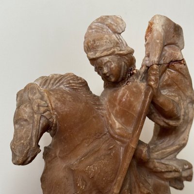 Scultura in alabastro di San Giorgio che uccide il drago, XVII secolo
