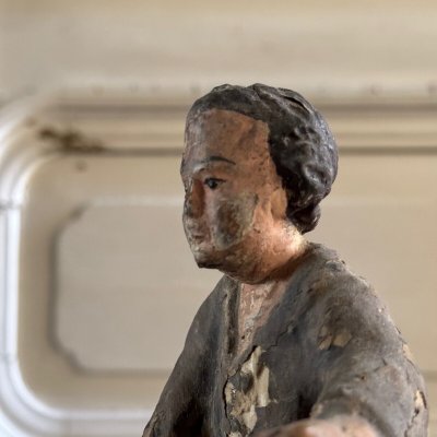 Statuette représentant un sujet religieux XVIIIe bois polychrome