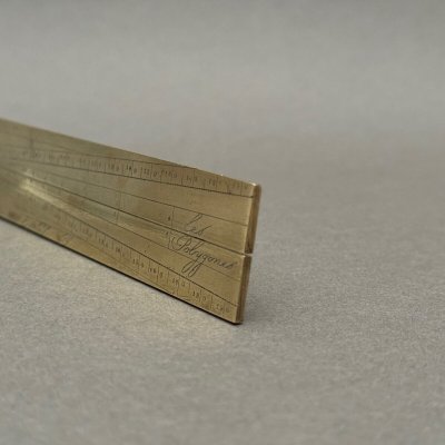 Pied de roi en laiton gravé XVIIIe