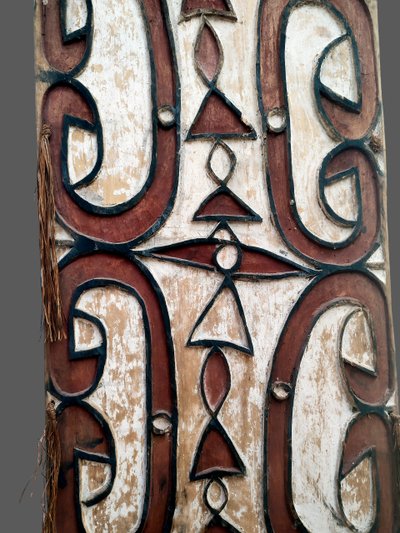 Großer polychromer Holzschild Asmat Iran Jaya, Wolmark Collection