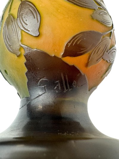 Gallé-Vase mit fruchtigem Olivenzweigdekor 