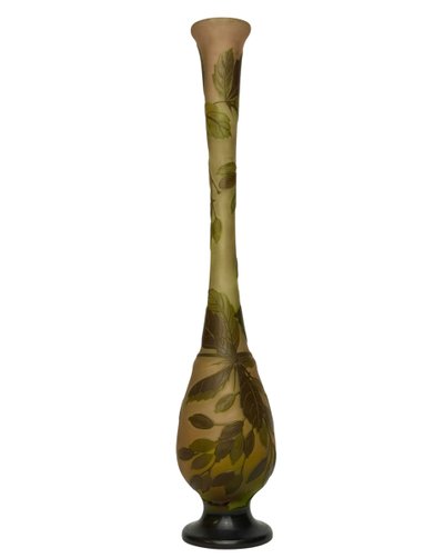 Gallé-Vase mit fruchtigem Olivenzweigdekor 