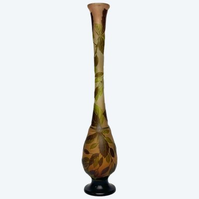 Gallé-Vase mit fruchtigem Olivenzweigdekor 