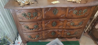 Commode en noyer à 5 tiroirs époque XVIII