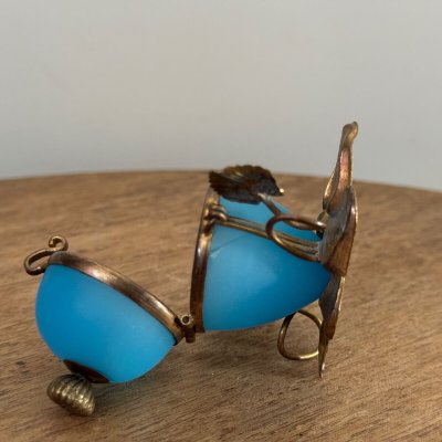 Egg-shaped opaline pocket emptier, 19th century, gilt bronze mount