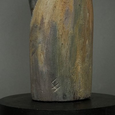 Sculpture en bois par Calin Hentea XXe femme à l'oiseau 