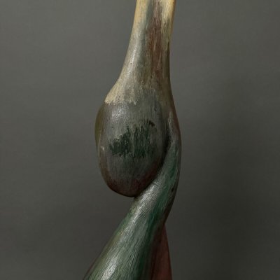 Sculpture en bois par Calin Hentea XXe femme à l'oiseau 