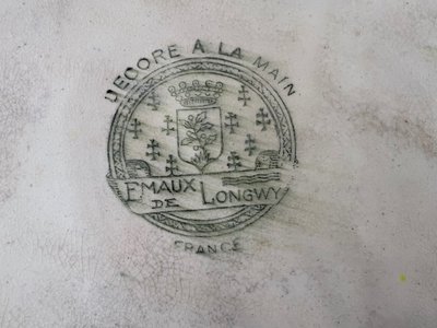 Dessous de plat en émaux de Longwy, motif fleuri, décoré à la main