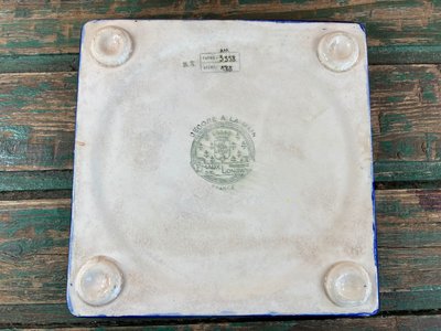 Dessous de plat en émaux de Longwy, motif fleuri, décoré à la main