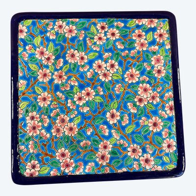 Dessous de plat en émaux de Longwy, motif fleuri, décoré à la main