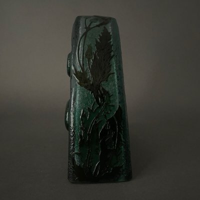 Pendel aus säuregeätzter Glaspaste, verziert mit Stechpalmenblättern