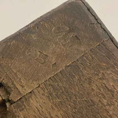 Piccola segretaria del XVIII secolo timbrata