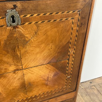 Piccola segretaria del XVIII secolo timbrata