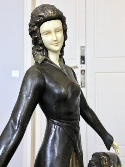 Scultura in marmo e onice regolata con criselefantino, firmata Limousin - Art Déco