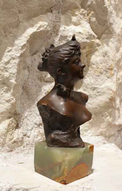 Scultura in bronzo Busto di donna con cuore e onice firmata Jean Garnier (1853-1930), circa 1900