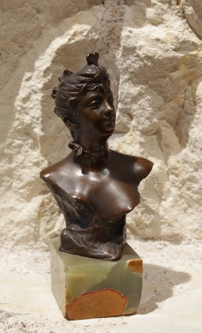 Scultura in bronzo Busto di donna con cuore e onice firmata Jean Garnier (1853-1930), circa 1900