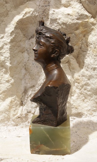 Scultura in bronzo Busto di donna con cuore e onice firmata Jean Garnier (1853-1930), circa 1900