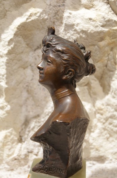 Scultura in bronzo Busto di donna con cuore e onice firmata Jean Garnier (1853-1930), circa 1900