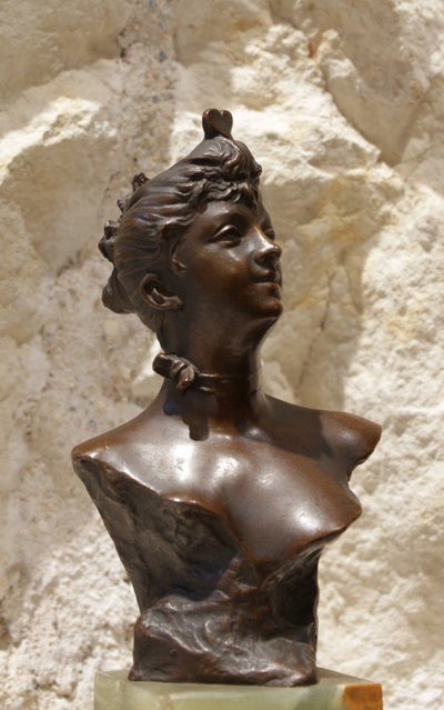 Scultura in bronzo Busto di donna con cuore e onice firmata Jean Garnier (1853-1930), circa 1900