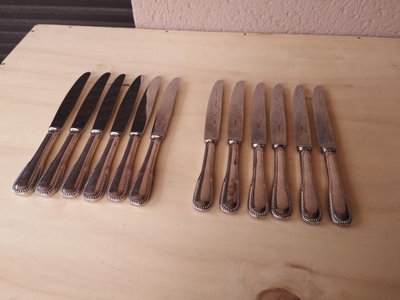24 couteaux en métal argenté ERCUIS modèle Perles