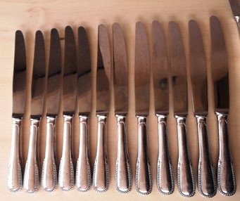 24 couteaux en métal argenté ERCUIS modèle Perles