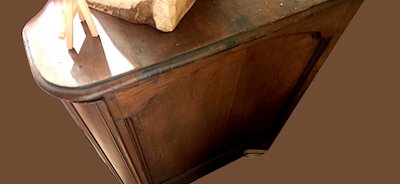 Large 18th century walnut chest of drawers