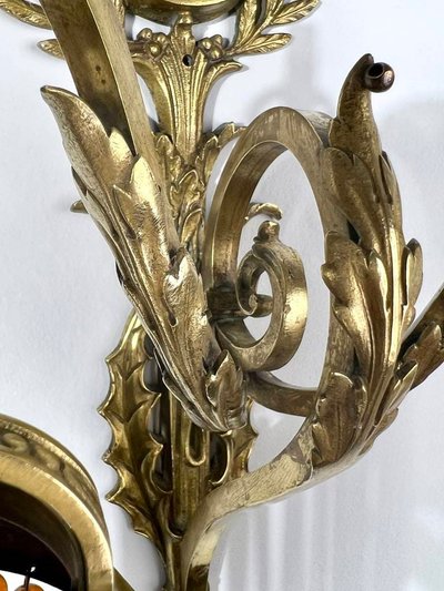 Lampada da parete in bronzo, porcellana e perle di vetro - Fine XIX inizio XX secolo