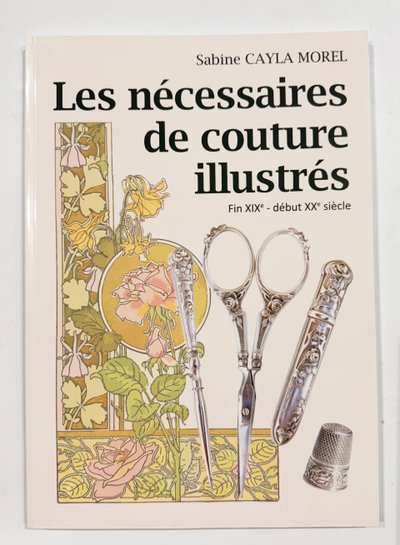 Dé à Coudre Argent Massif Jeune Fille Au Tricot Fleur Coeur De Marie Art Nouveau Début XXe