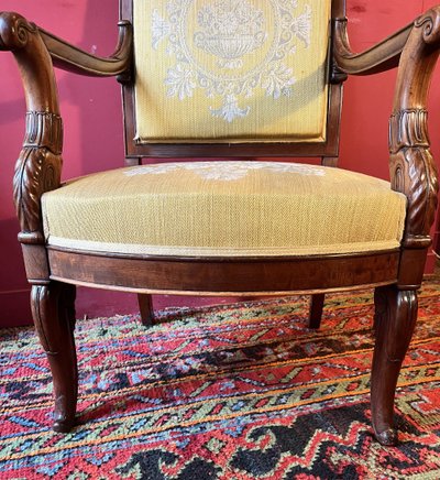 Paire de fauteuils en acajou, époque Charles X