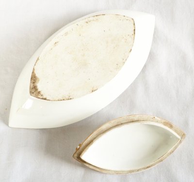 Beurrier en porcelaine de Paris d'époque Directoire fin XVIIIe dans le goût de Locré