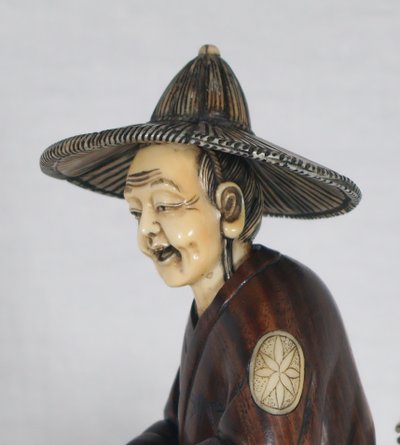 Okimono in legno e avorio, Giappone, periodo Meiji