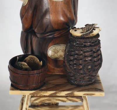 Okimono in legno e avorio, Giappone, periodo Meiji