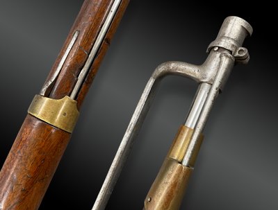 Rifle of the students of the Military Schools, M. de Versailles, model 1817 with its bayonet.
