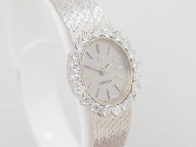 Montre Omega en or blanc et diamants