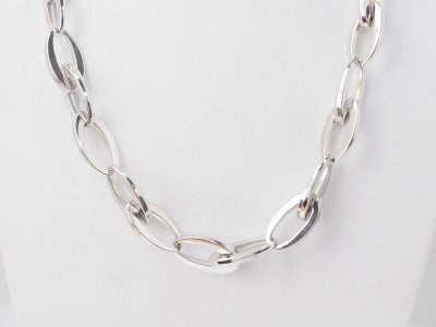 Collier maille ovale en or blanc