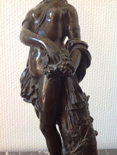 Bronze à Patine Brune d'époque 19 éme Représentant Une Bacchanale d'Après Clodion 