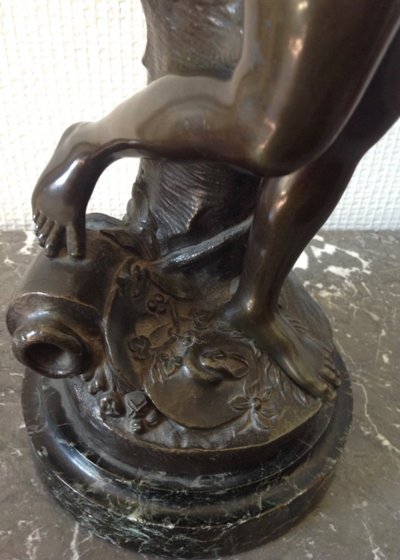 Bronze à Patine Brune d'époque 19 éme Représentant Une Bacchanale d'Après Clodion 