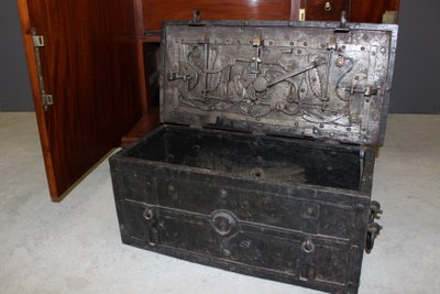 Cassaforte corsara in mogano del XIX secolo
