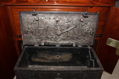 Cassaforte corsara in mogano del XIX secolo