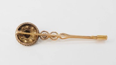 Alte Barrett-Brosche aus Gelbgold, Diamanten und Zuchtperle