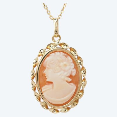 Pendentif en or jaune et camée