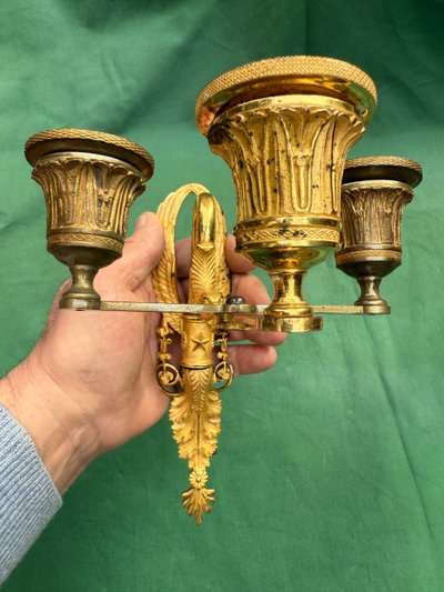 Charming pair of ormolu swan-neck sconces, Empire period