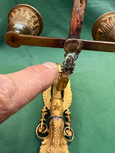 Charming pair of ormolu swan-neck sconces, Empire period