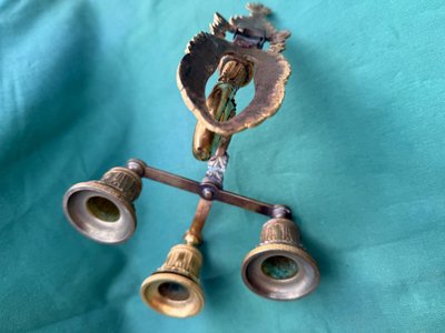 Charming pair of ormolu swan-neck sconces, Empire period