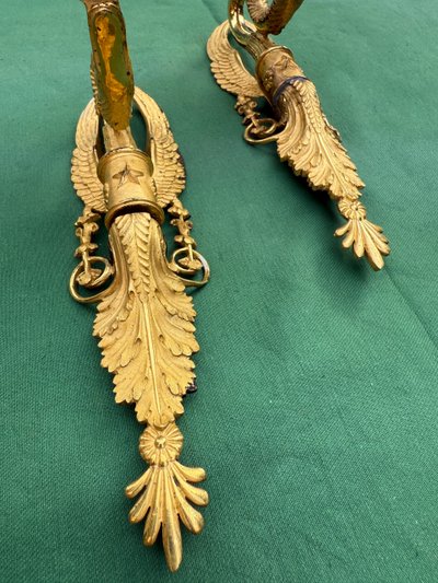 Charming pair of ormolu swan-neck sconces, Empire period