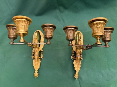 Charming pair of ormolu swan-neck sconces, Empire period